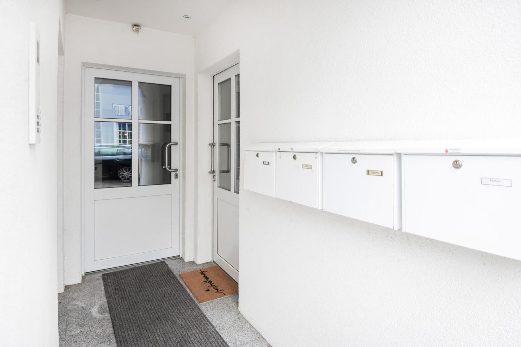 Schoene In Apartment *
